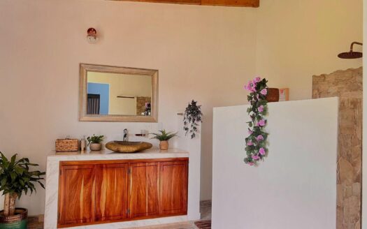 El Peñol Vereda La Cristalina 4-Bed Farmhouse with Reservoir Views – MLS 248191