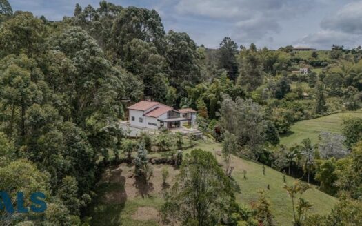 El Peñol La Chapa 4-Bed Luxury Lakefront House – MLS 250357