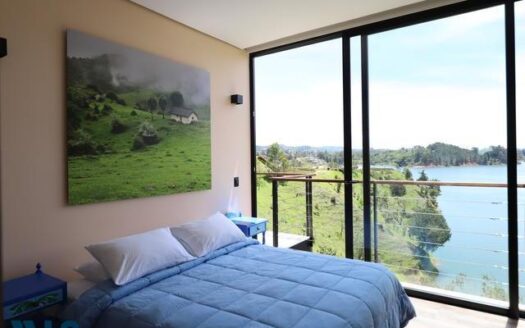 El Peñol Bonilla 2-Bed Lakefront House – MLS 241348