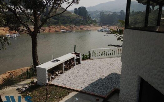 El Peñol La Cristalina Farm with 2 Homes – MLS 244242