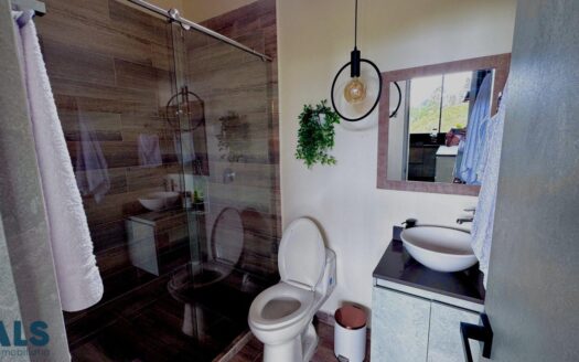 El Peñol Vereda Bonilla 2-Bed Modern Lakefront Home – MLS 257056