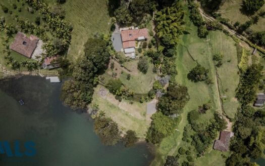 El Peñol La Chapa 4-Bed Luxury Lakefront House – MLS 250357