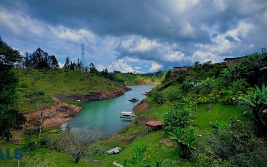 El Peñol Vereda Bonilla 2-Bed Modern Lakefront Home – MLS 257056