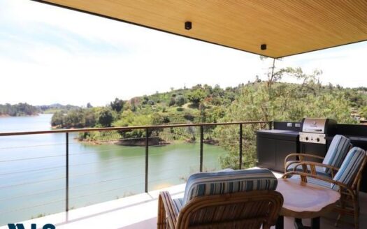 El Peñol Bonilla 2-Bed Lakefront House – MLS 241348