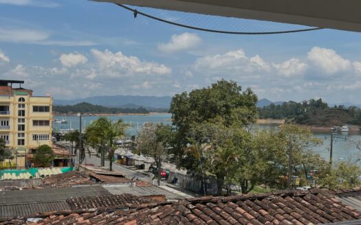 Guatapé El Roble 2-Bed Furnished Apartment on the Boardwalk – MLS 255453