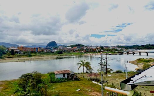 Guatapé El Roble 4-Bed Apartment w/ Patios – MLS 256136