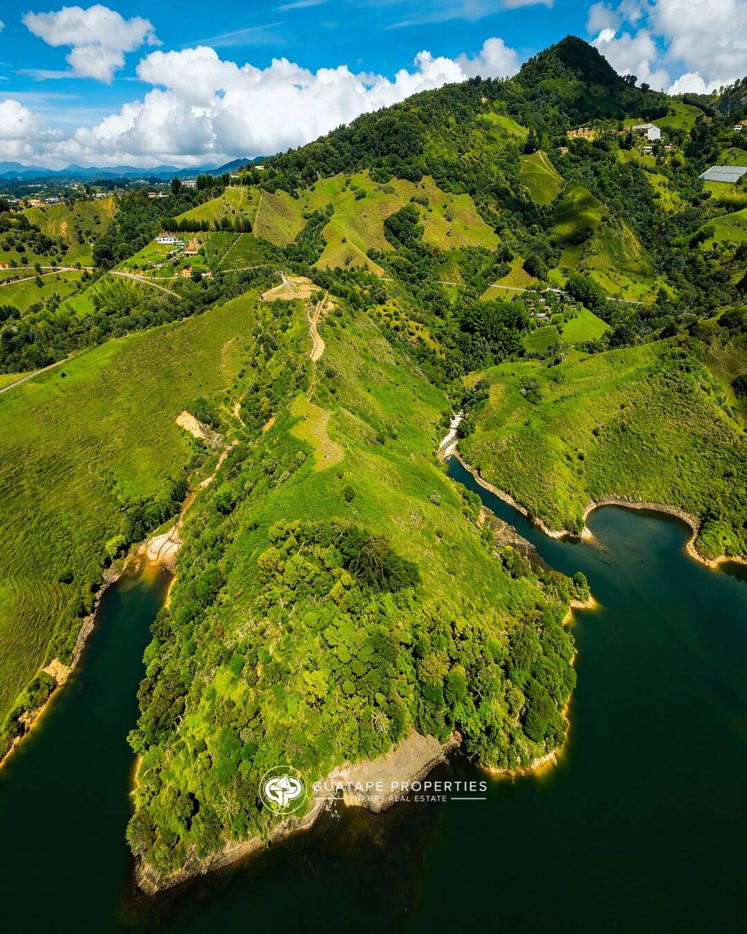 Vereda La Sonadora — Lake frontage